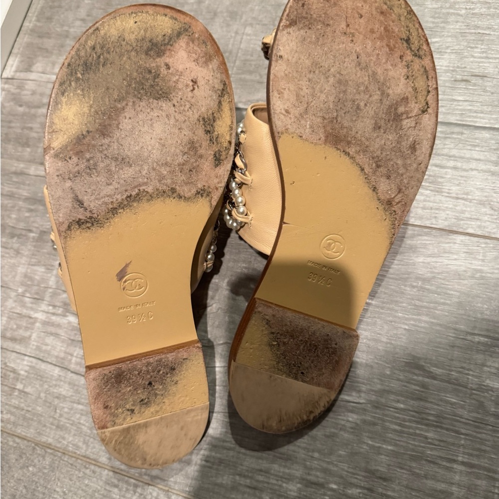 CHANEL Tan Quilted Sandals with Chain and Pearl Accents - Picture 3 of 5